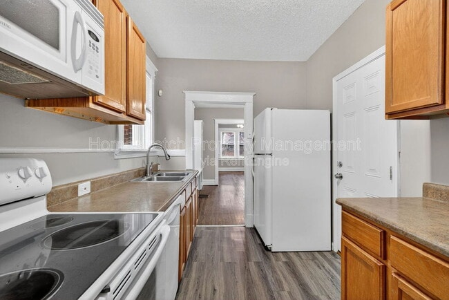 Building Photo - 6716 Crest Ave