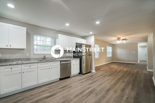 Building Photo - 3 Bedroom Pet-Friendly Home in OAK RIDGE, ...