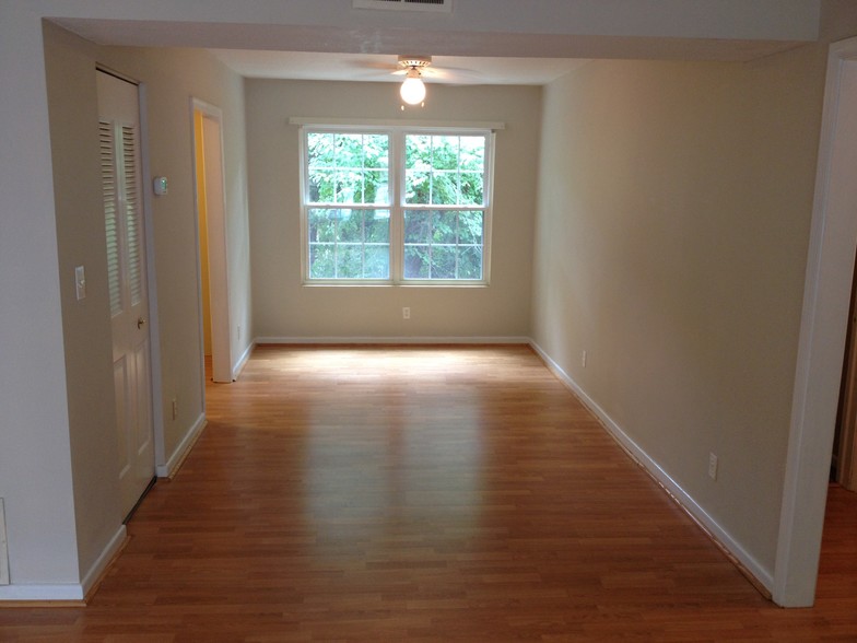 Dining Room - 2527 Hydraulic Rd