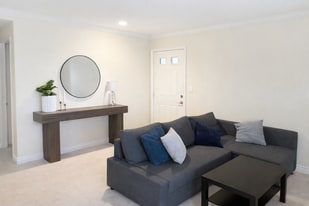 Building Photo - 2600 Cortez Dr