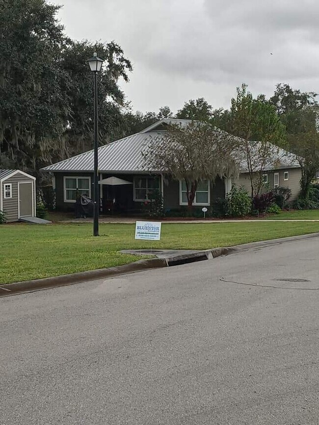 Primary Photo - 172 SW Jewel Lake Dr