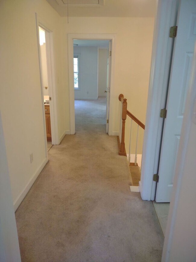 Building Photo - Lovely 2 Bedroom House | Great Location!