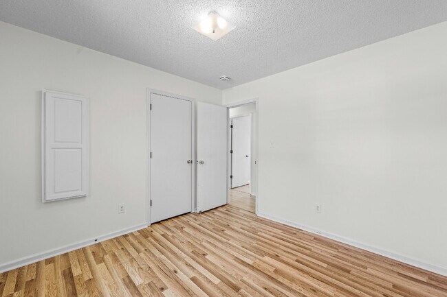 Building Photo - 314 Pebble Ln
