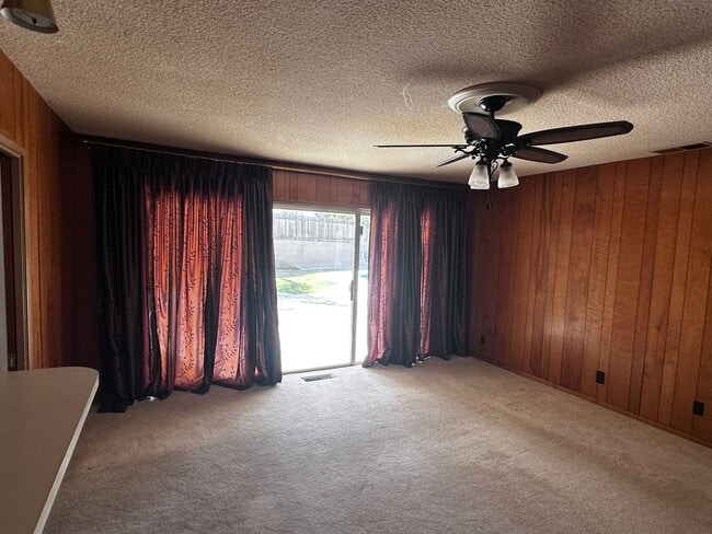 Building Photo - HOUSE