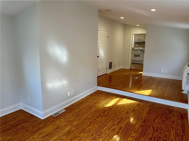 Building Photo - 54 Planet Ave