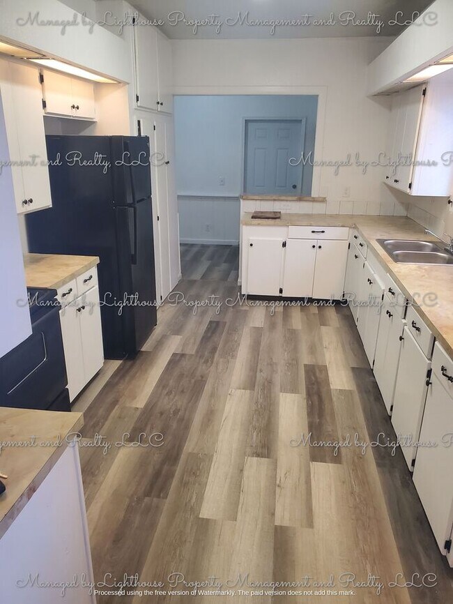 Building Photo - 2 Bedroom / 2 Bathroom Home in Historic Springfield ? Huge Fenced Yard