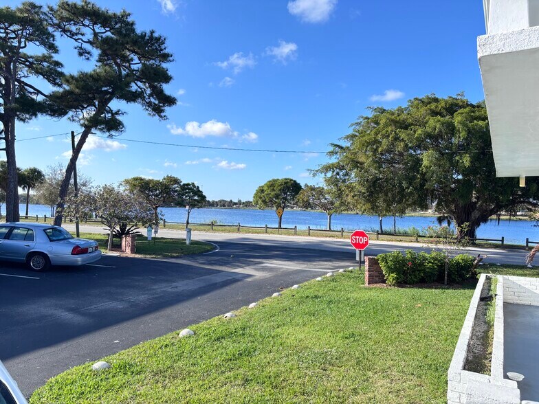 Building Photo - 1950 Lake Osborne Dr