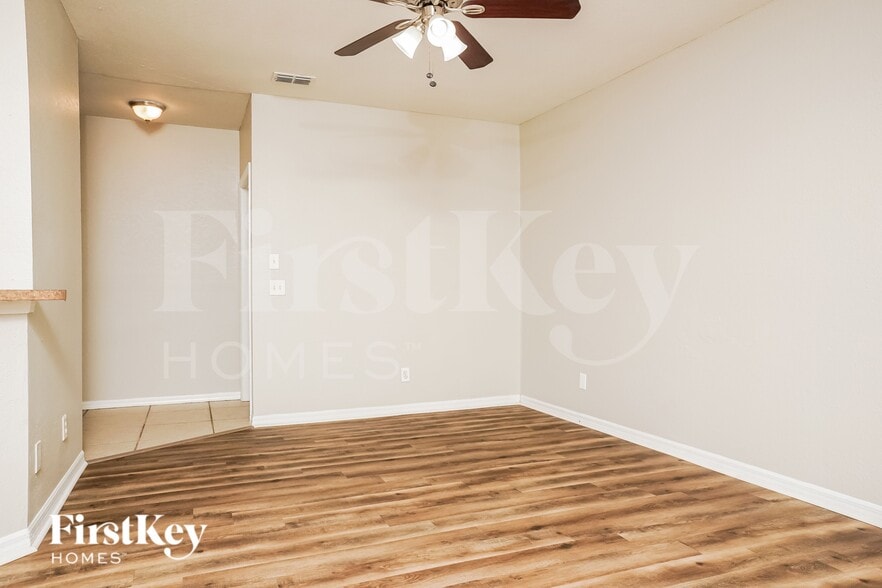 Building Photo - 3291 Moravia Ave