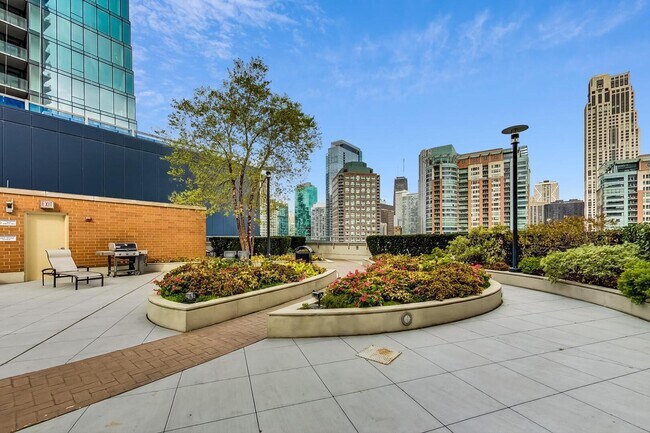 Building Photo - 420 E Waterside Dr
