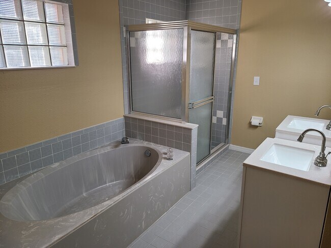 Building Photo - 60 Welling Ln
