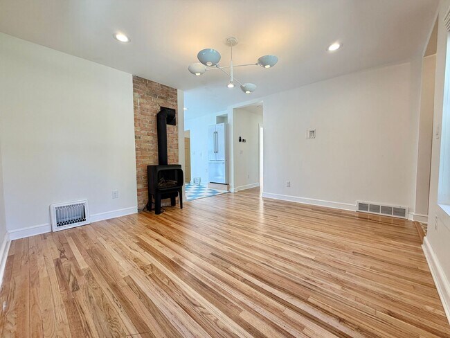 Building Photo - 262 Browning Ave