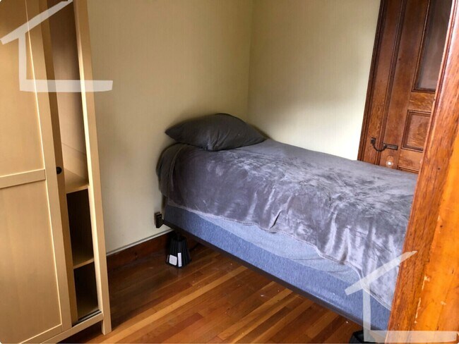 Building Photo - 9/1 No Fee! Sunny, charming 1BR near Kenmore, Audobon Circle!