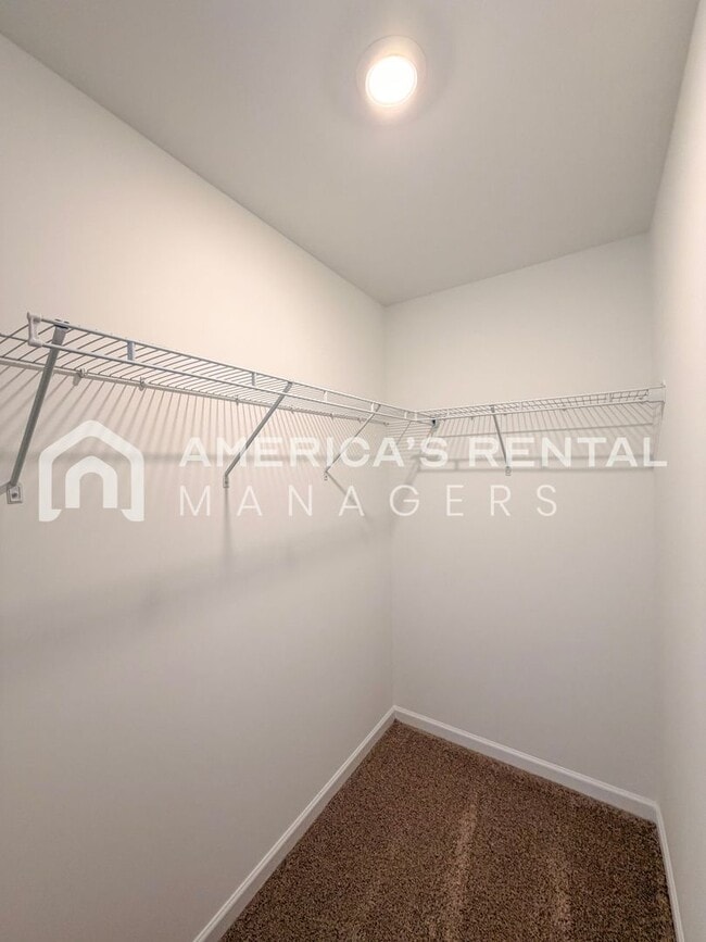 Building Photo - Stylish two level home with open concept l...