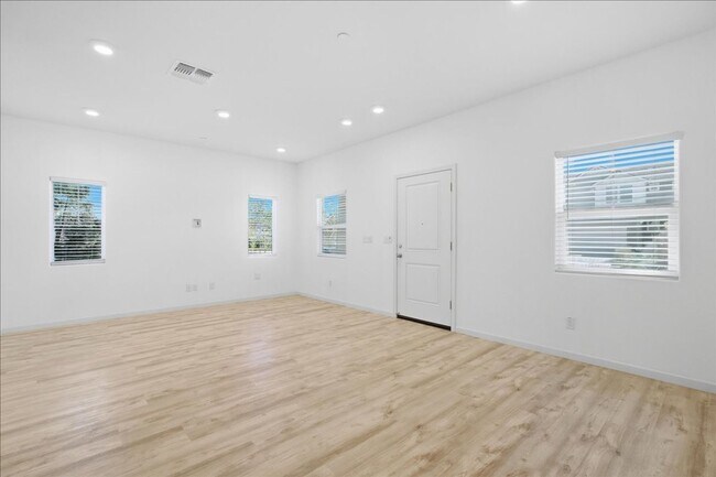 Building Photo - 1229 Rojo St