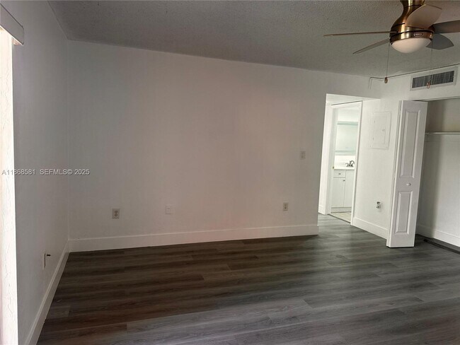 Building Photo - 7231 Miami Lakes Dr