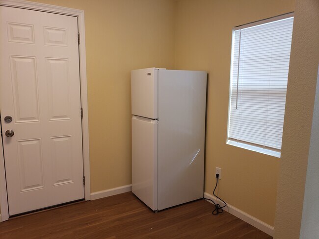 Building Photo - 3025 Myers St