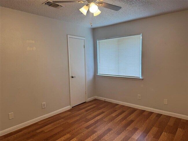 Building Photo - 10622 Golden Quail Dr