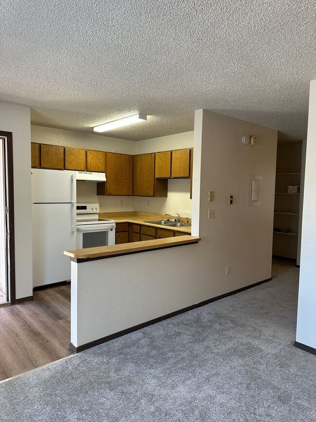 Building Photo - Large Studio with One Bathroom Downtown Rifle