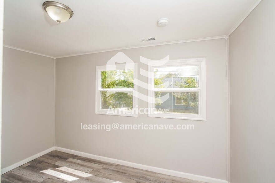 Building Photo - 113 Marshall Dr