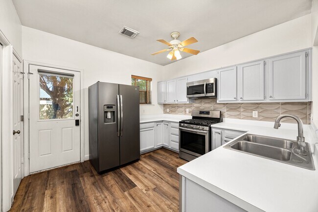 Building Photo - 1912 Shearn St