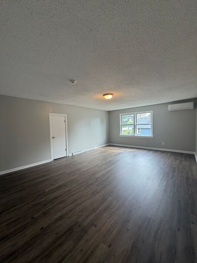 Building Photo - 196 Perkinsville Dr