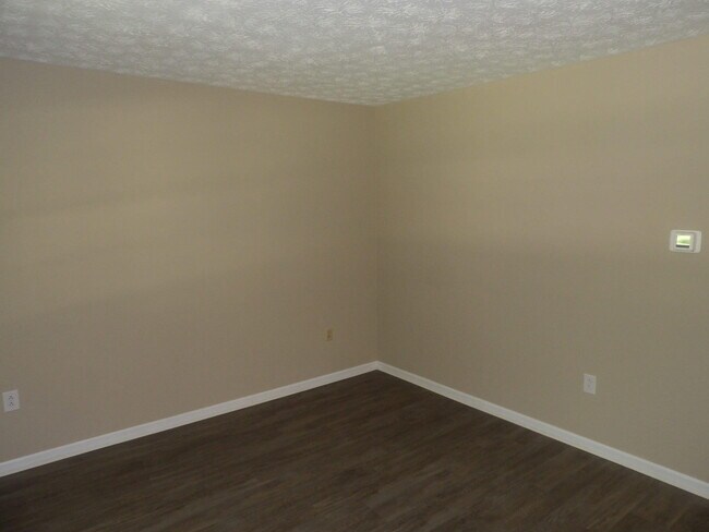 Building Photo - 248 Meadowview Dr