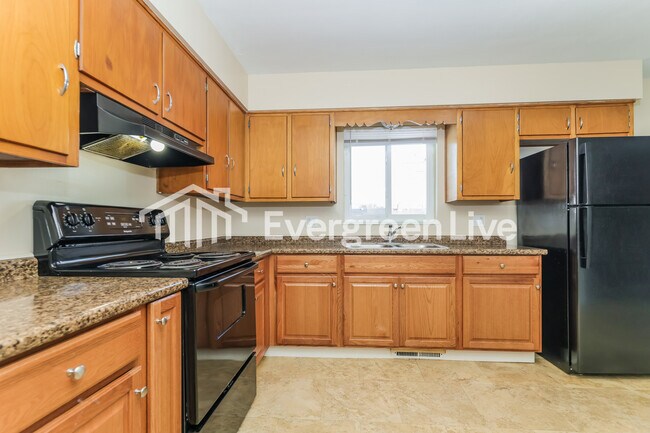 Building Photo - 804 Fallview Ave