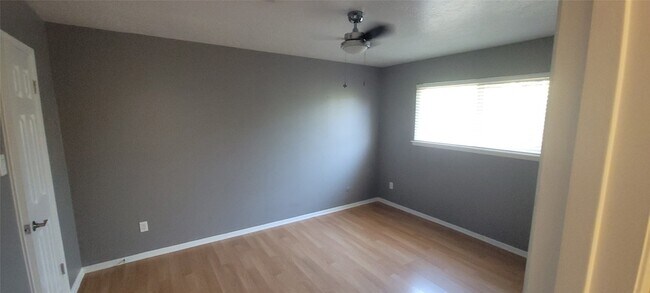 Building Photo - 11302 Meadow Lake Dr