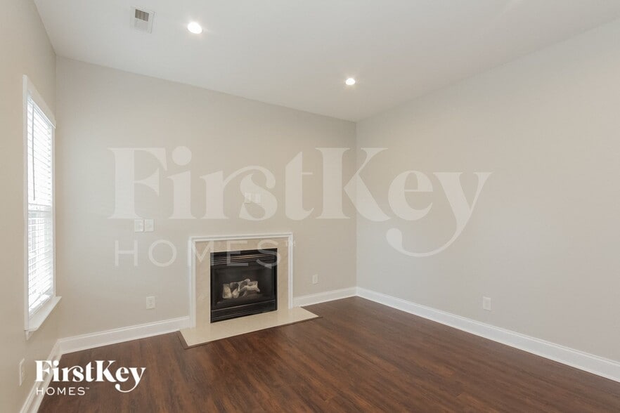 Building Photo - 9220 Ducati Ln