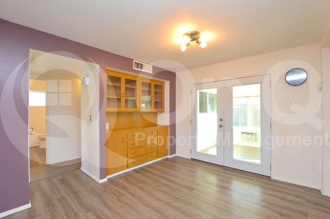 Building Photo - 1305 E Downing St