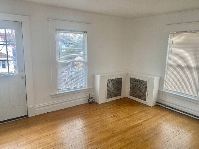 Building Photo - 947 Logan St SE