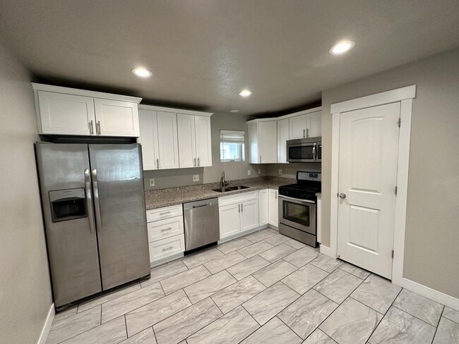 Building Photo - 2275 S 600 E