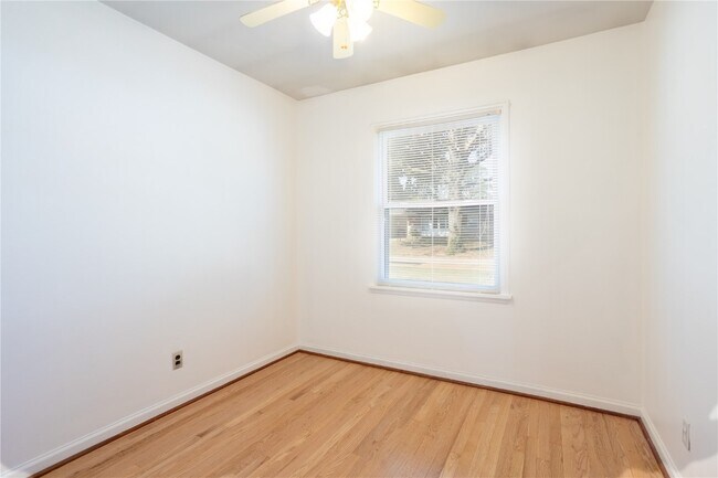 Building Photo - 4464 Mohegan Dr