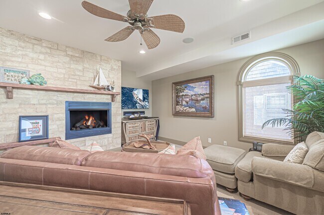 Building Photo - 112 S Rumson Ave