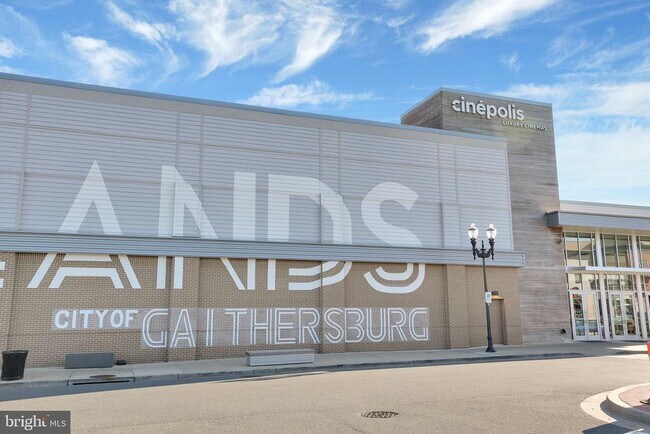 Building Photo - 111 Chevy Chase St