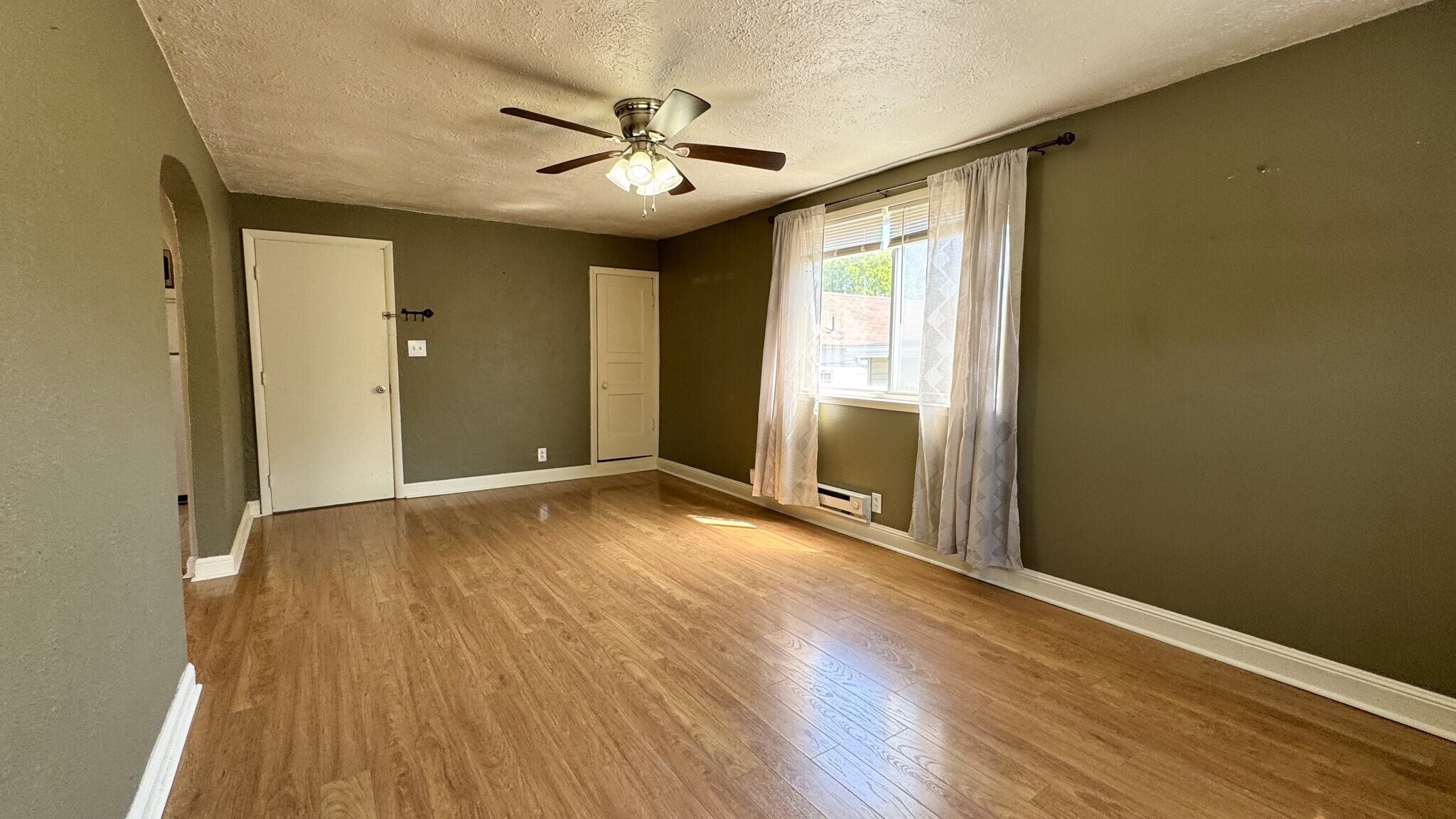 Building Photo - 321 S Walnut St