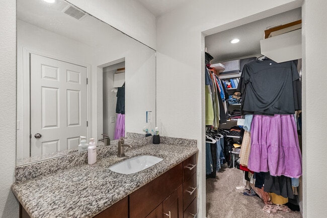 Building Photo - 57731 San Tropeze Dr