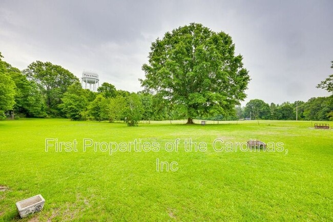 Building Photo - 1003 Chesterfield Ave
