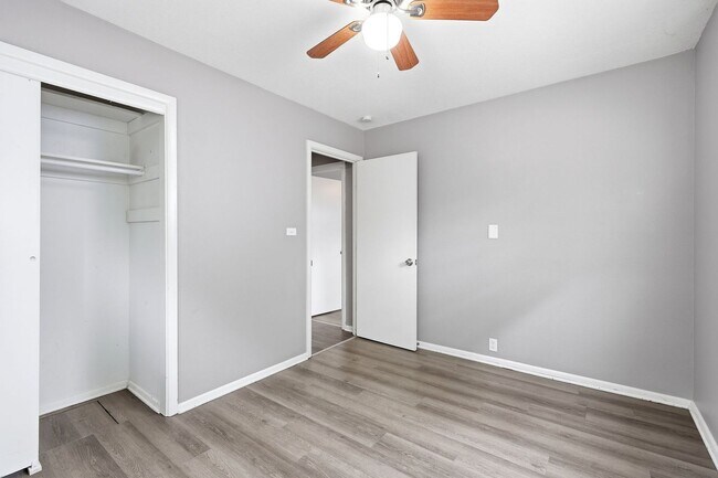 Building Photo - Don't Miss Out on This Charming 3 Bed, 1 Bath Home in South Kansas City!