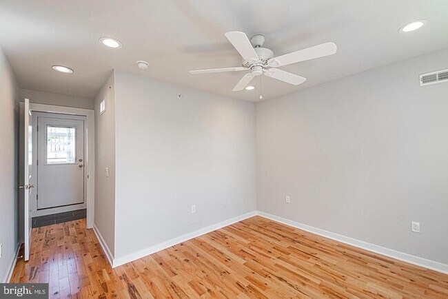 Building Photo - 2535 Annin St