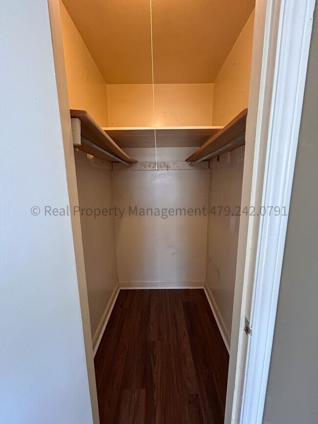 Building Photo - Nice 2 Bedroom 1 Bath Duplex in Park Hill ...