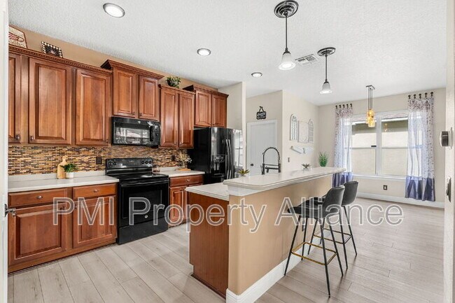Building Photo - 555 Carey Way