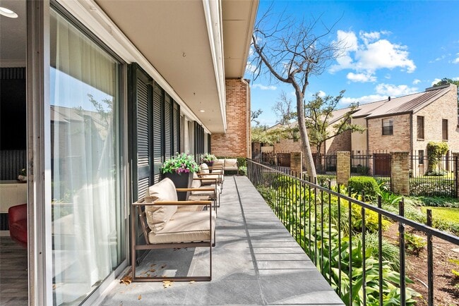 Building Photo - 604 S Ripple Creek Dr