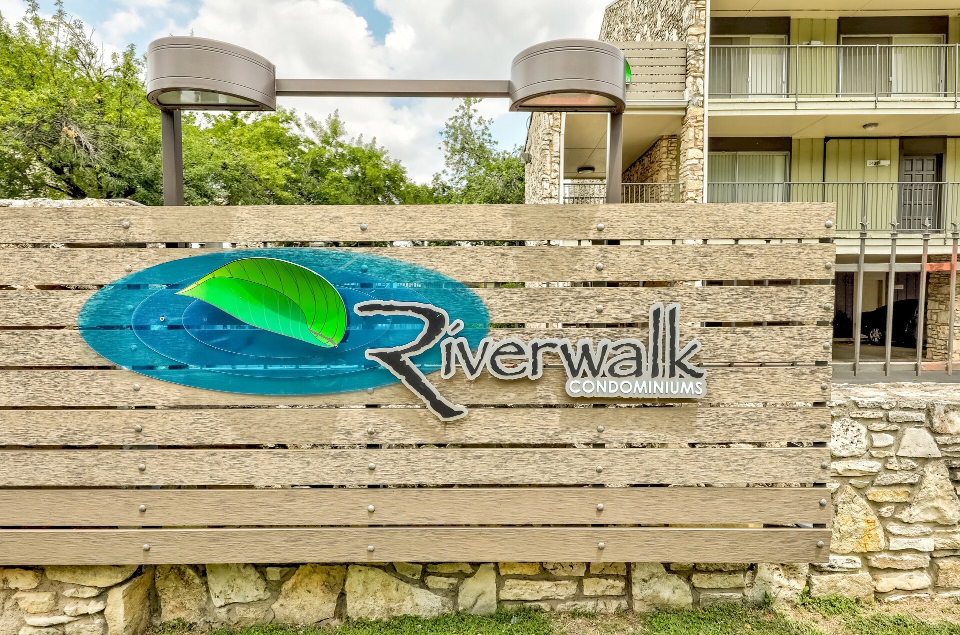 Building Photo - 500 E Riverside Dr