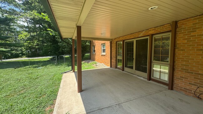 Building Photo - Available Aug 7th, 2026!