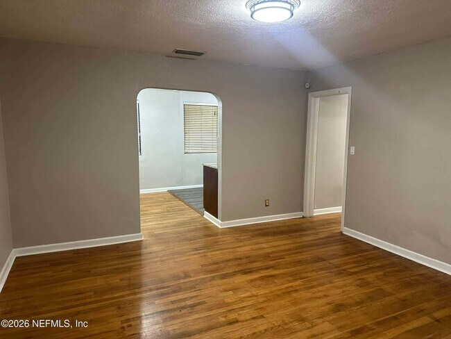 Building Photo - 1744 Debutante Dr