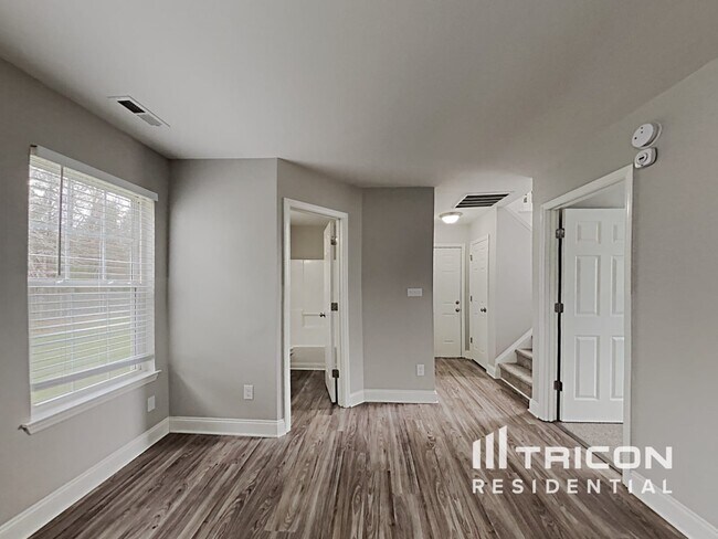 Building Photo - 6805 Bodgit Ln