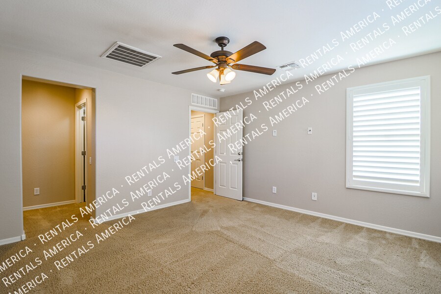 Building Photo - 3625 E Zachary Dr