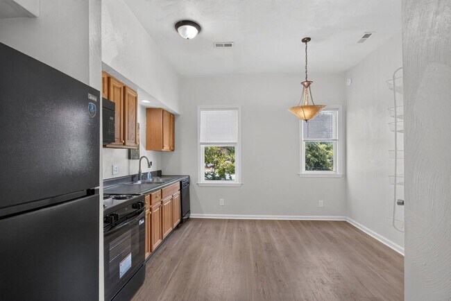 Building Photo - 349 51st St