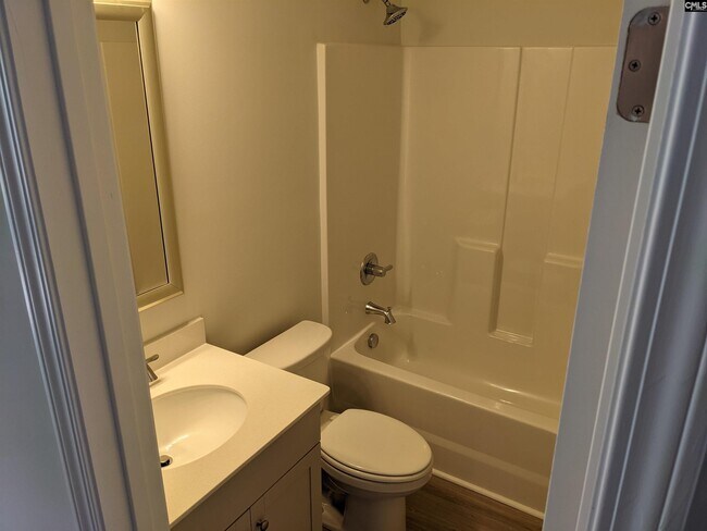 Building Photo - 200 Bluewing Dr